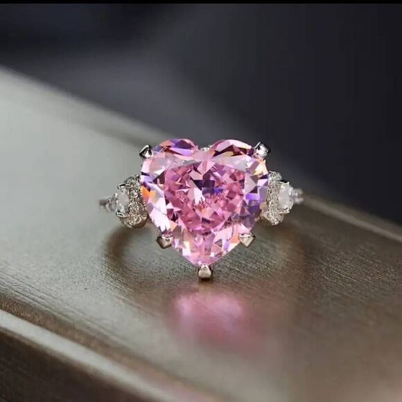 Elegant Pink Heart Shaped Ring - Picture 1 of 6